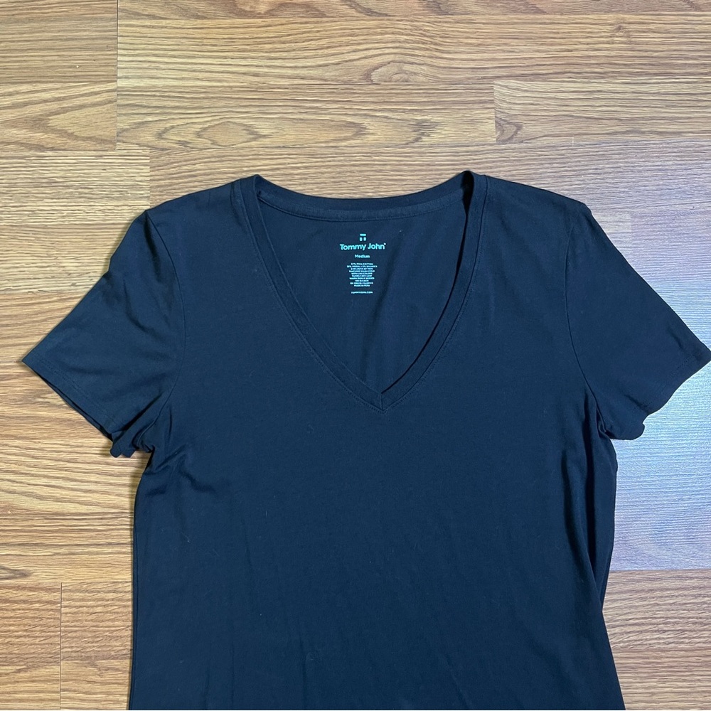 Tommy John Women’s Casual Black Short Sleeve V-Neck T-Shirt - Picture 2 of 11